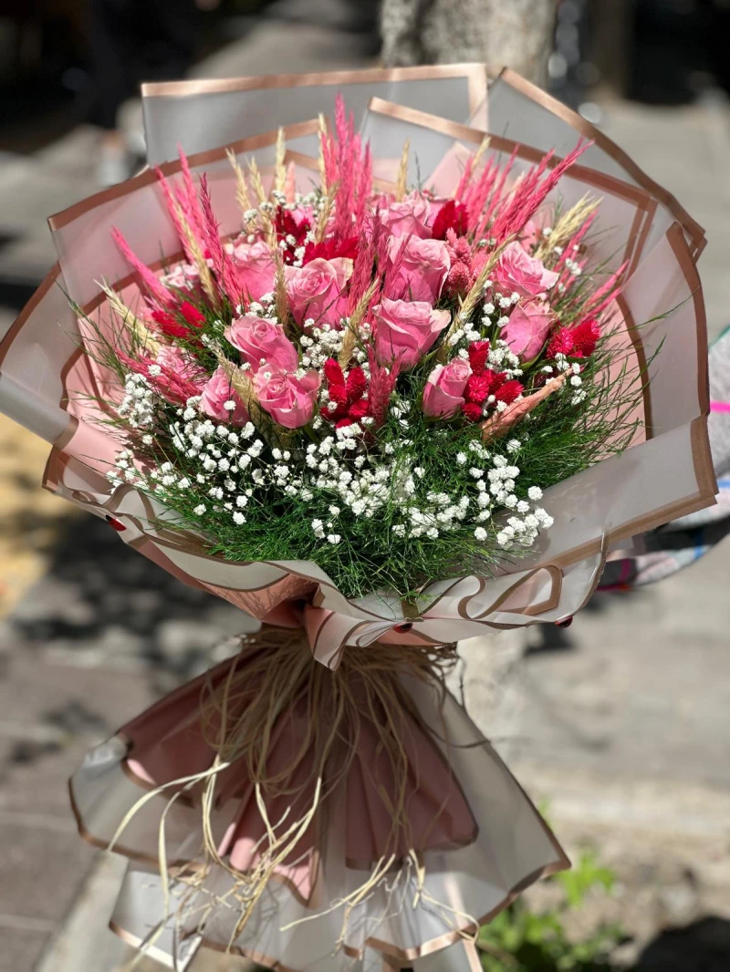 17 PEMBE GÜLLÜ BUKET